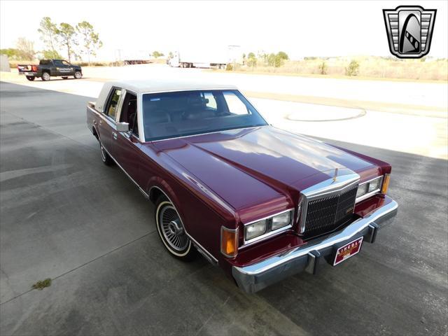 used 1989 Lincoln Town Car car, priced at $14,000