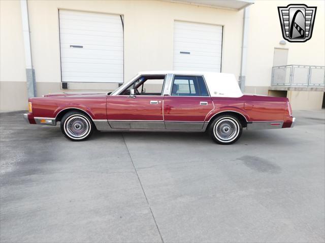 used 1989 Lincoln Town Car car, priced at $14,000