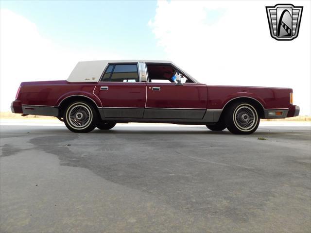 used 1989 Lincoln Town Car car, priced at $14,000