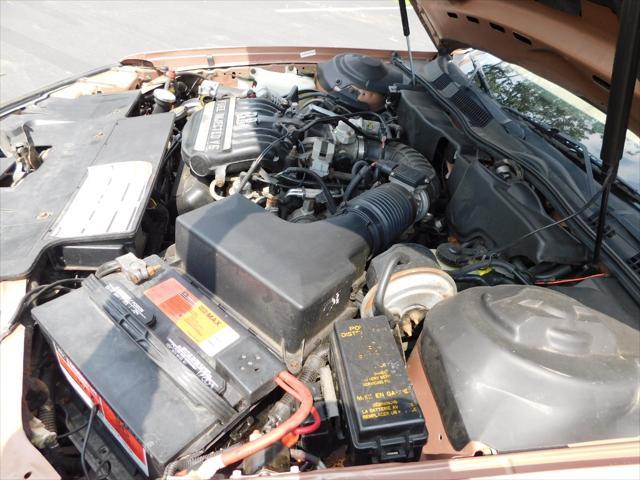 used 1992 Lincoln Continental car, priced at $14,000