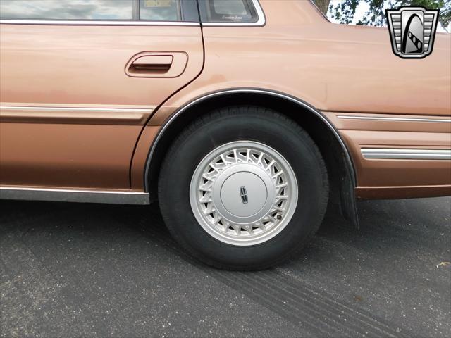 used 1992 Lincoln Continental car, priced at $14,000