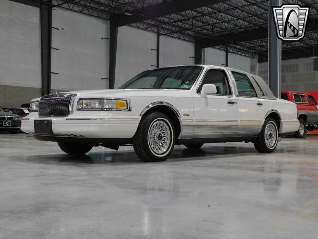 used 1997 Lincoln Town Car car, priced at $14,500