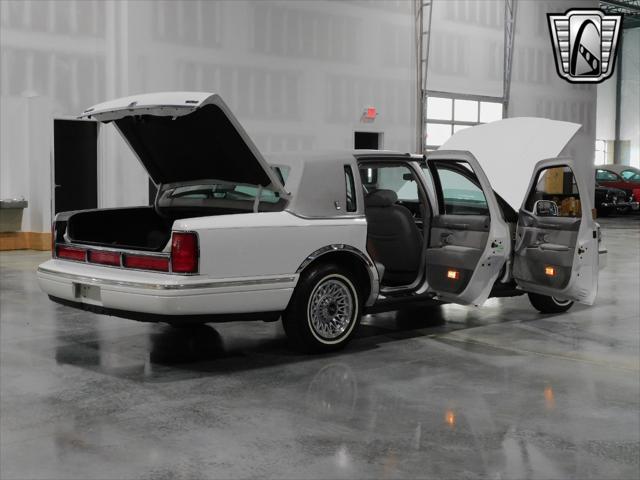 used 1997 Lincoln Town Car car, priced at $14,500