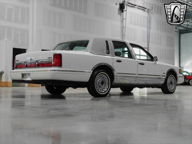 used 1997 Lincoln Town Car car, priced at $14,500