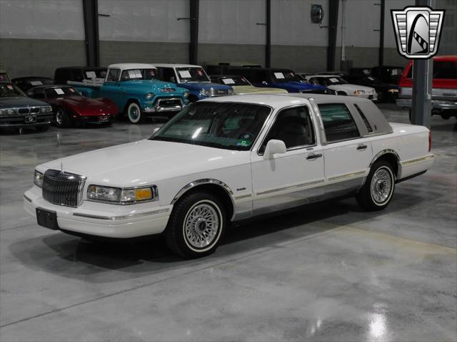 used 1997 Lincoln Town Car car, priced at $14,500