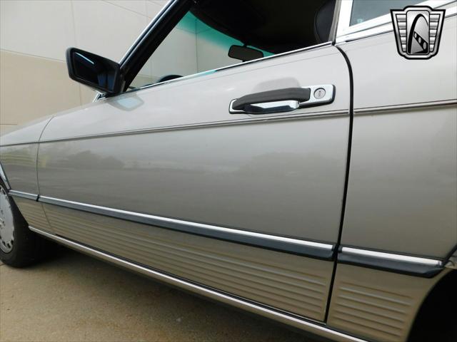 used 1987 Mercedes-Benz 560SL car, priced at $33,000