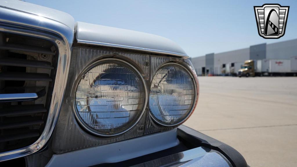 used 1989 Mercedes-Benz 560SL car, priced at $29,000