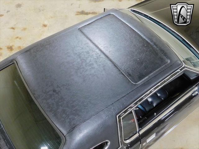 used 1975 Lincoln Continental car, priced at $13,000