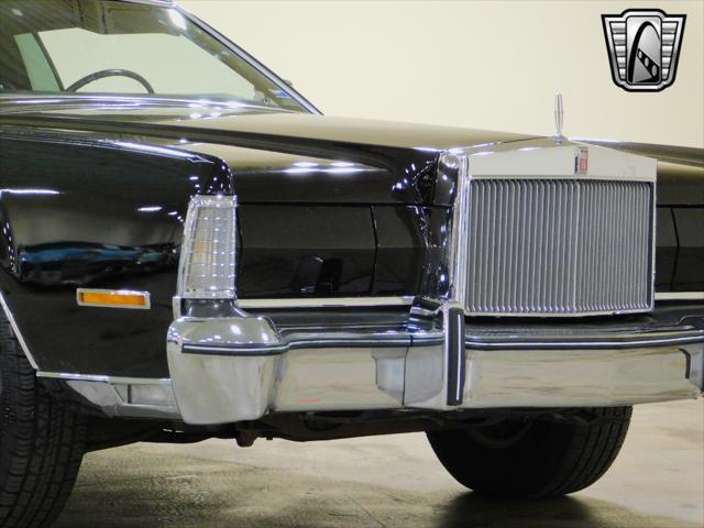 used 1975 Lincoln Continental car, priced at $13,000