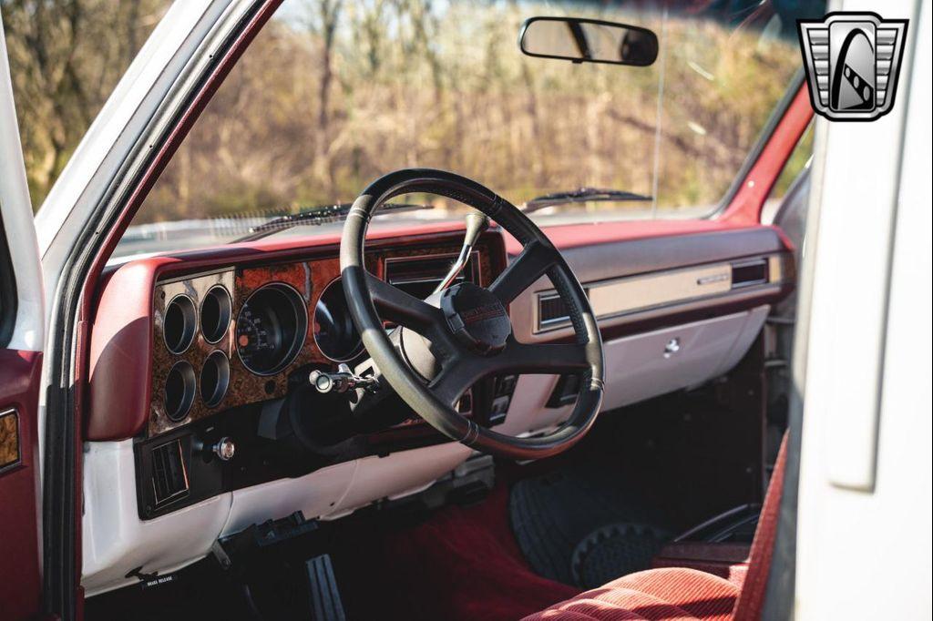 used 1991 Chevrolet Suburban car, priced at $28,000