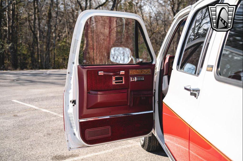 used 1991 Chevrolet Suburban car, priced at $28,000