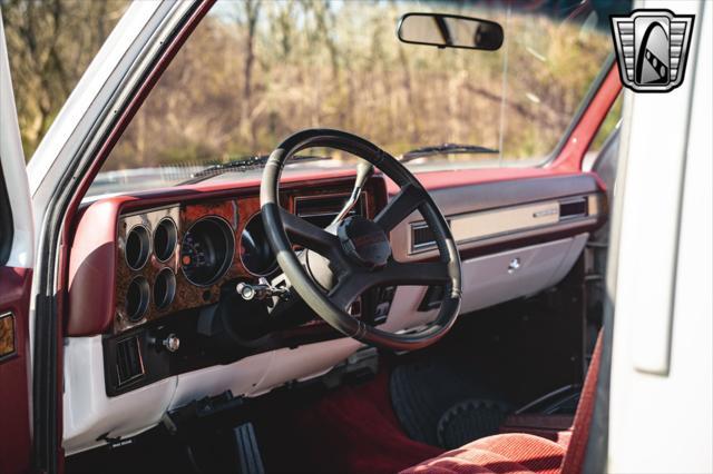used 1991 Chevrolet Suburban car, priced at $32,000