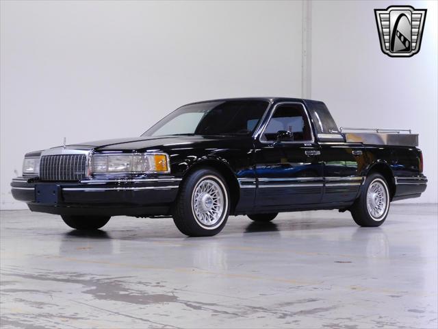 used 1993 Lincoln Town Car car, priced at $15,500