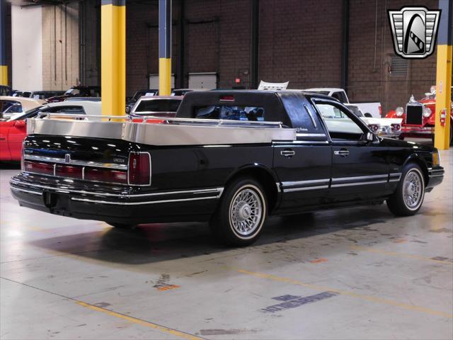 used 1993 Lincoln Town Car car, priced at $15,500