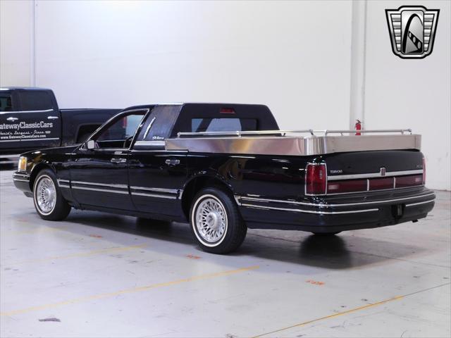 used 1993 Lincoln Town Car car, priced at $15,500