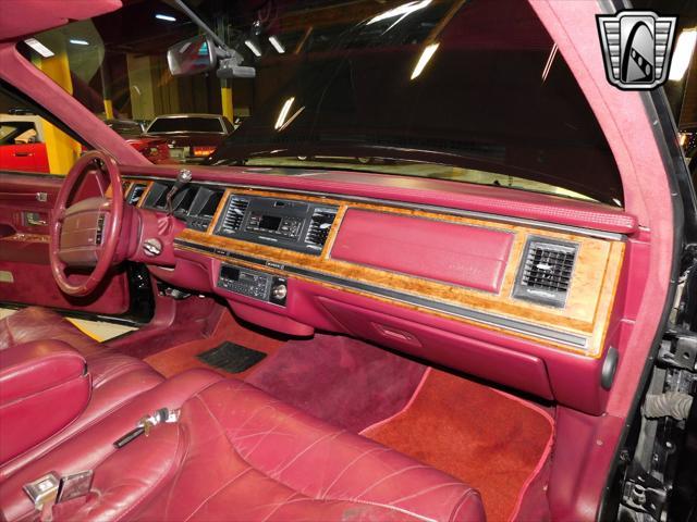 used 1993 Lincoln Town Car car, priced at $15,500