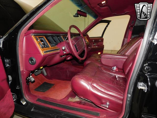 used 1993 Lincoln Town Car car, priced at $15,500