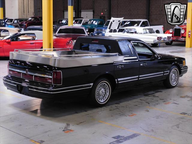 used 1993 Lincoln Town Car car, priced at $15,500