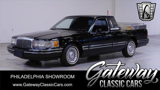 used 1993 Lincoln Town Car car, priced at $15,500