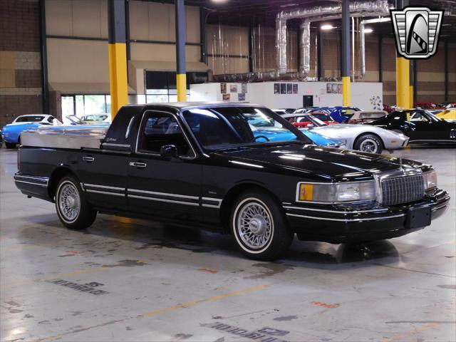 used 1993 Lincoln Town Car car, priced at $15,500