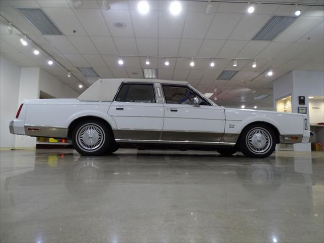 used 1989 Lincoln Town Car car, priced at $13,000