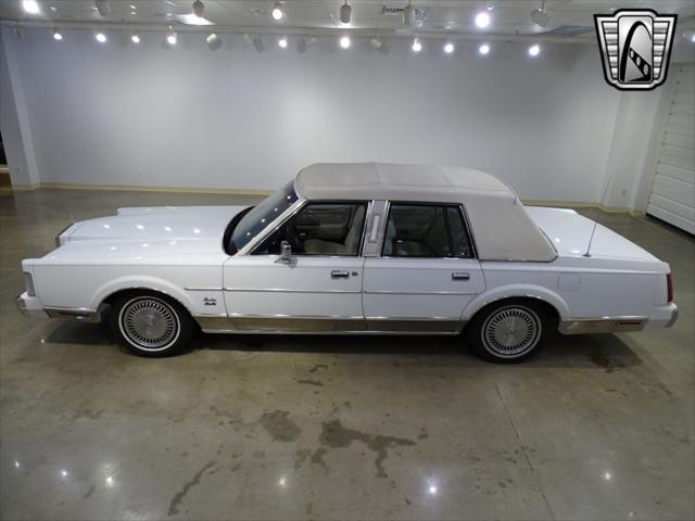 used 1989 Lincoln Town Car car, priced at $13,000