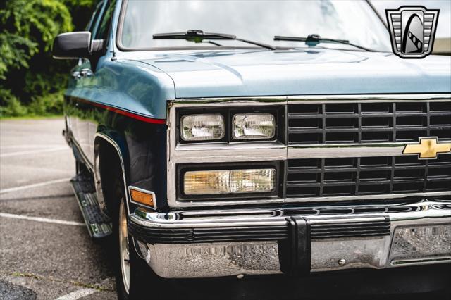 used 1991 Chevrolet Suburban car, priced at $19,000