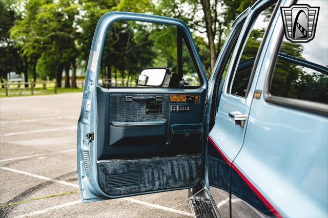 used 1991 Chevrolet Suburban car, priced at $19,000