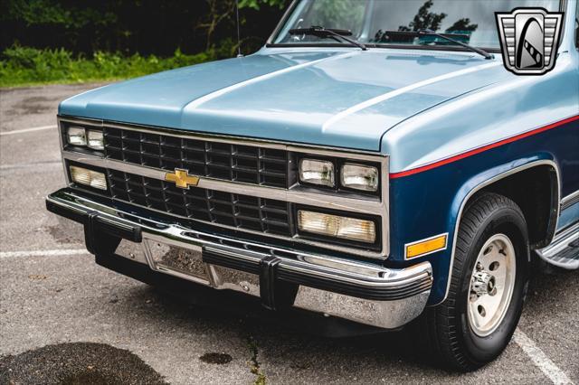 used 1991 Chevrolet Suburban car, priced at $19,000