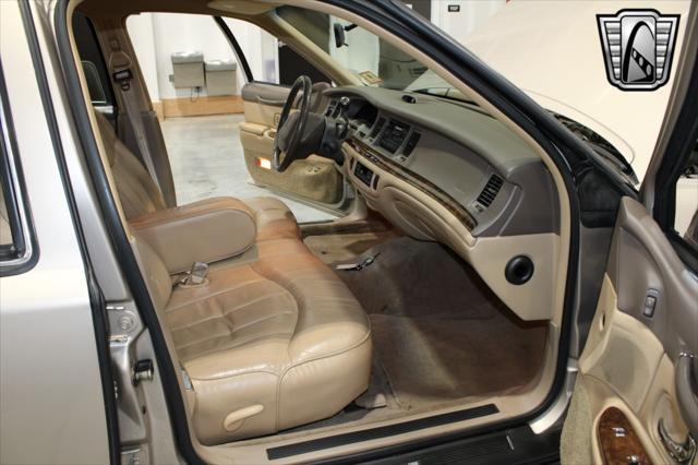 used 1997 Lincoln Town Car car, priced at $15,000