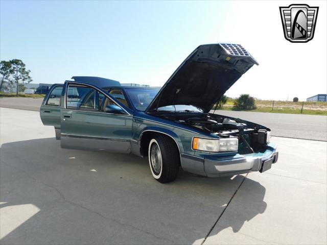 used 1995 Cadillac Fleetwood car, priced at $15,500