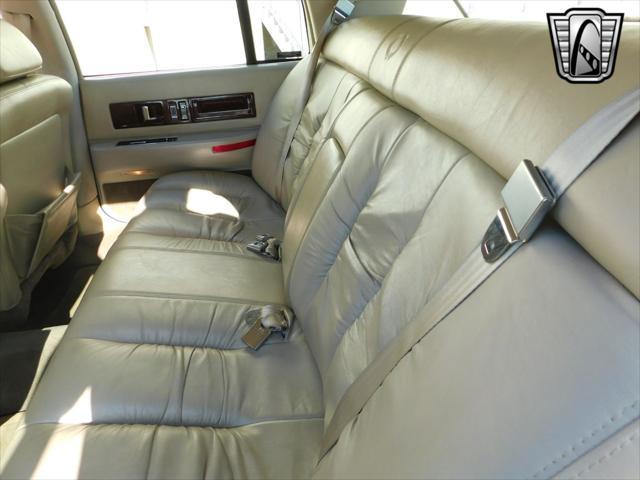 used 1995 Cadillac Fleetwood car, priced at $15,500