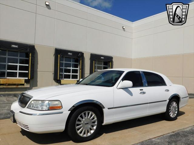 used 2003 Lincoln Town Car car, priced at $11,000