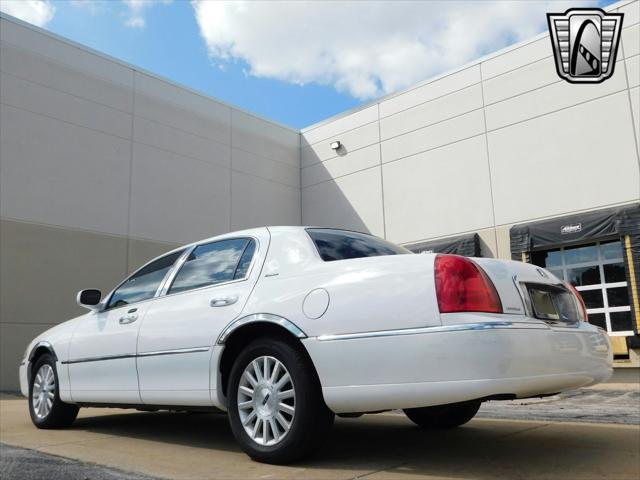 used 2003 Lincoln Town Car car, priced at $11,000