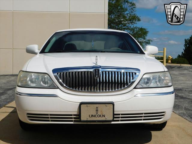 used 2003 Lincoln Town Car car, priced at $11,000