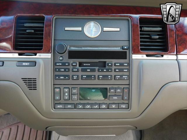 used 2003 Lincoln Town Car car, priced at $11,000