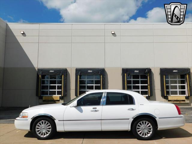 used 2003 Lincoln Town Car car, priced at $11,000