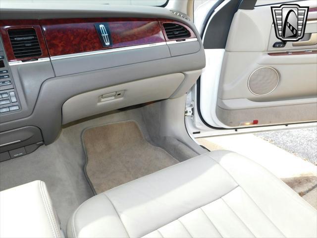 used 2003 Lincoln Town Car car, priced at $11,000