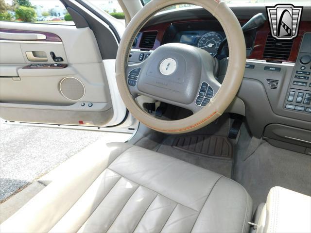 used 2003 Lincoln Town Car car, priced at $11,000