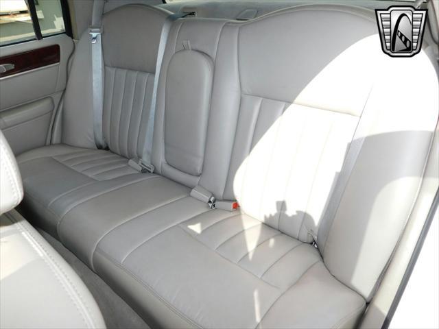 used 2003 Lincoln Town Car car, priced at $11,000