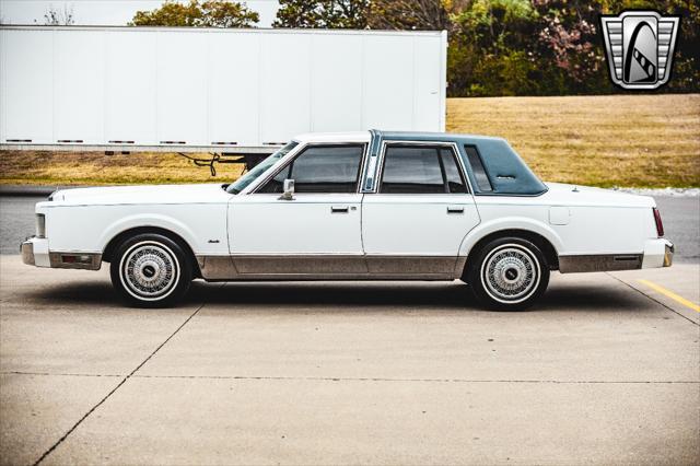 used 1985 Lincoln Town Car car, priced at $17,500