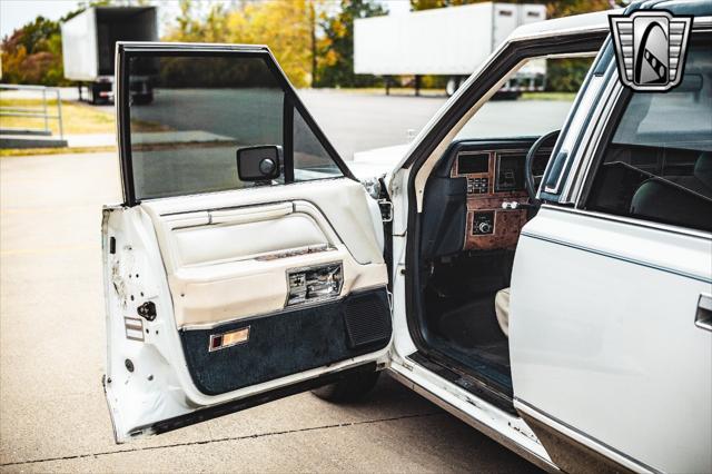 used 1985 Lincoln Town Car car, priced at $17,500