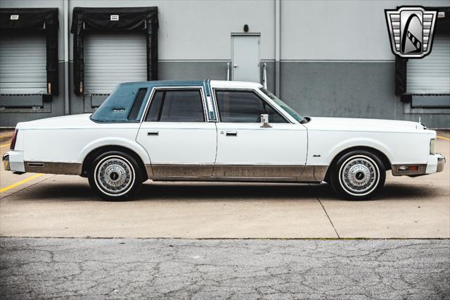 used 1985 Lincoln Town Car car, priced at $17,500