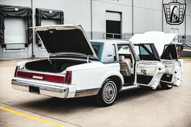 used 1985 Lincoln Town Car car, priced at $17,500