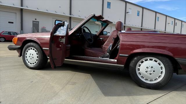used 1986 Mercedes-Benz 560SL car, priced at $40,000