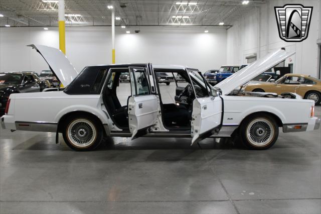 used 1989 Lincoln Town Car car, priced at $14,500