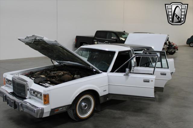used 1989 Lincoln Town Car car, priced at $14,500