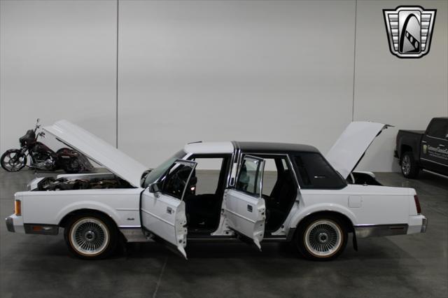 used 1989 Lincoln Town Car car, priced at $14,500