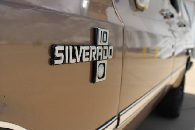 used 1988 Chevrolet Suburban car, priced at $23,000