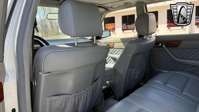 used 1990 Mercedes-Benz 300SE car, priced at $15,500